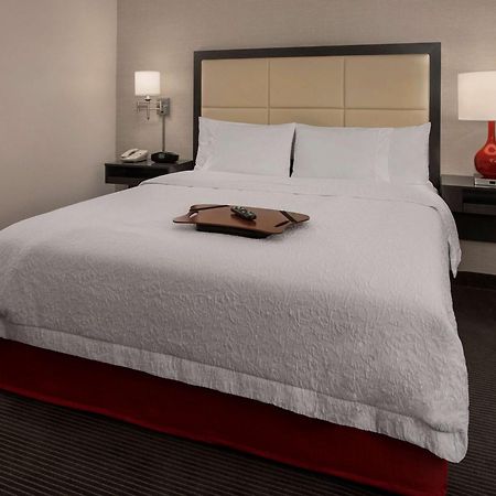 Hampton Inn & Suites Milwaukee Downtown Екстериор снимка