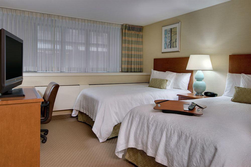 Hampton Inn & Suites Milwaukee Downtown Екстериор снимка
