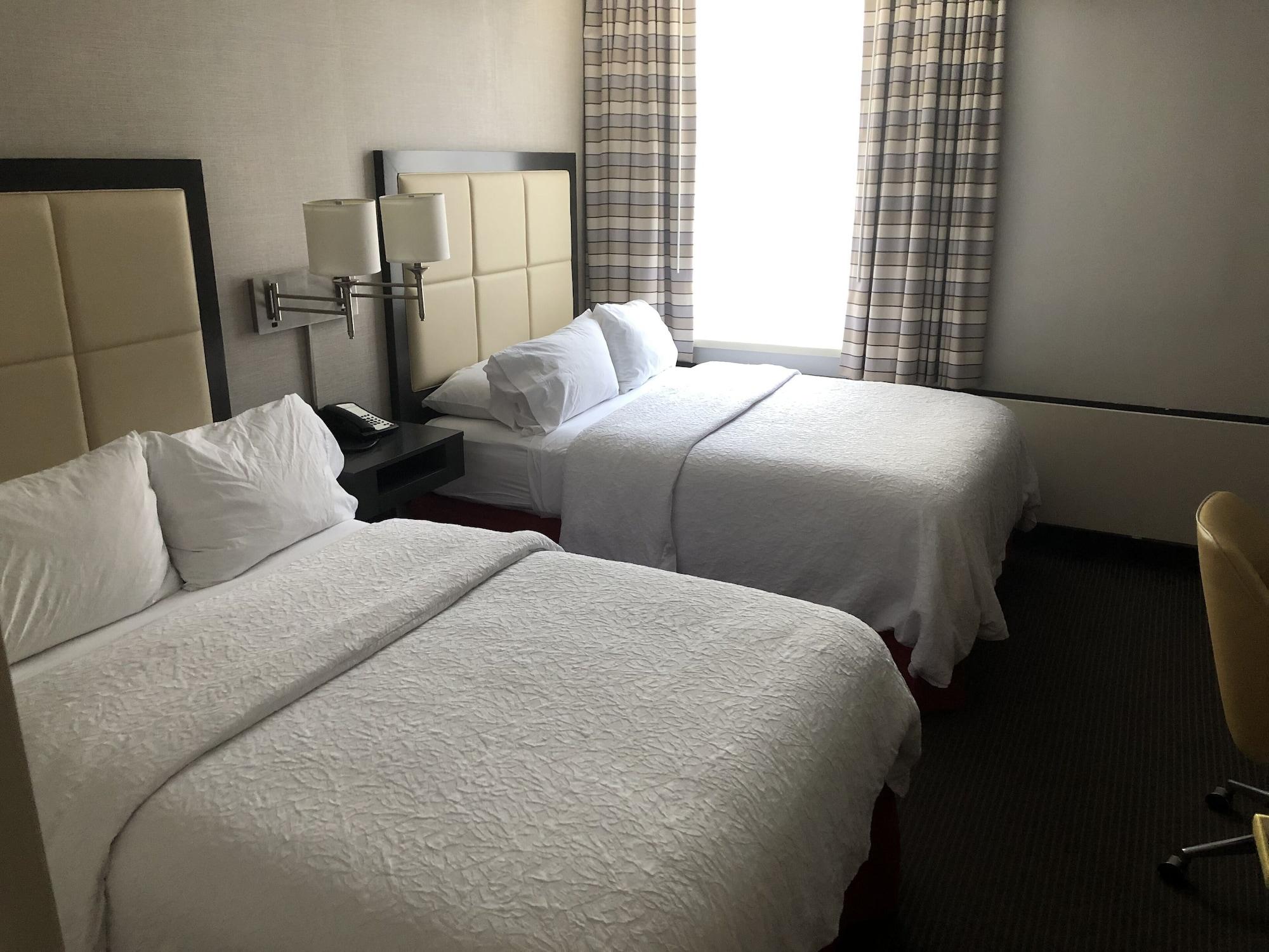 Hampton Inn & Suites Milwaukee Downtown Екстериор снимка