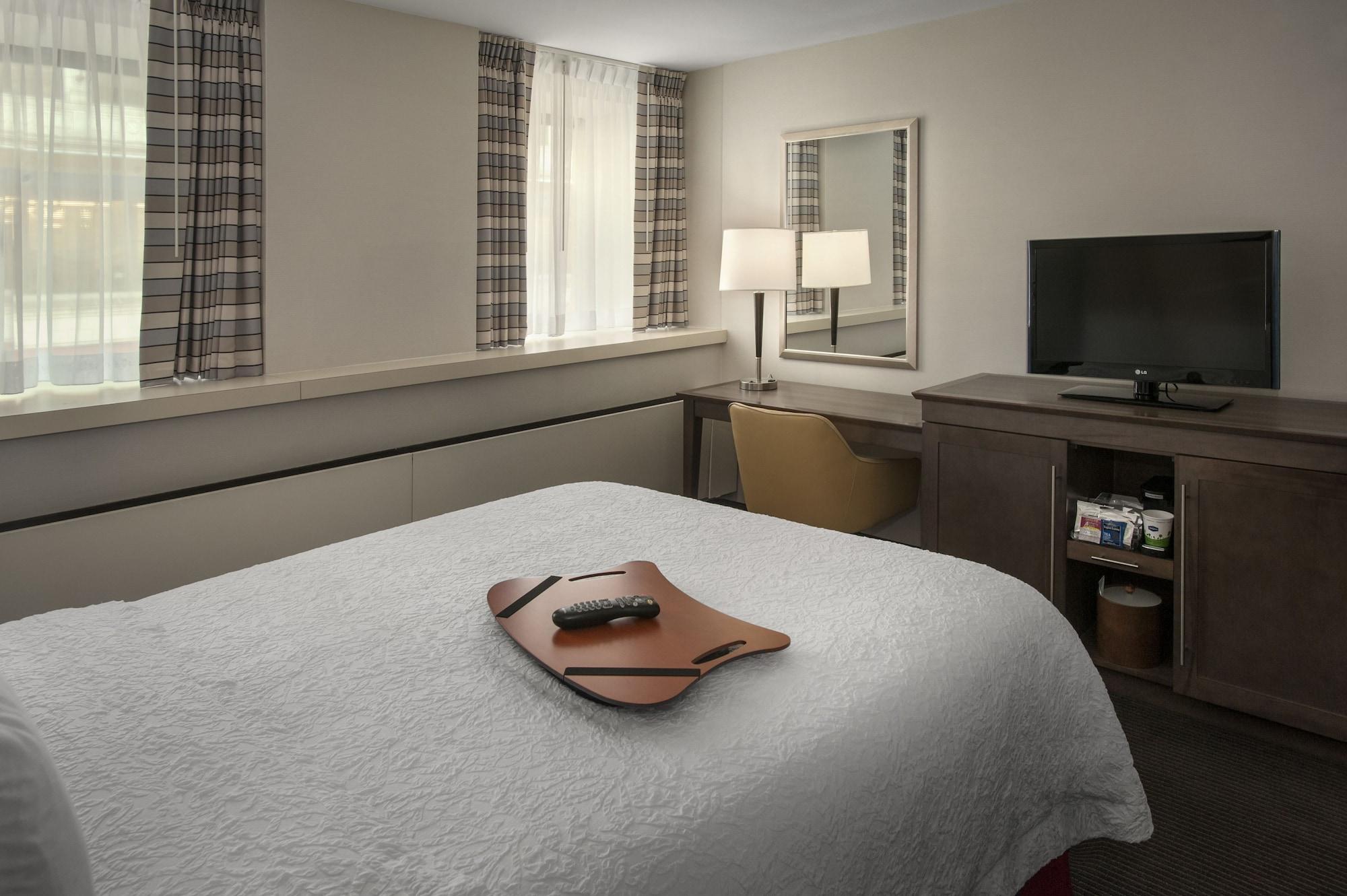 Hampton Inn & Suites Milwaukee Downtown Екстериор снимка