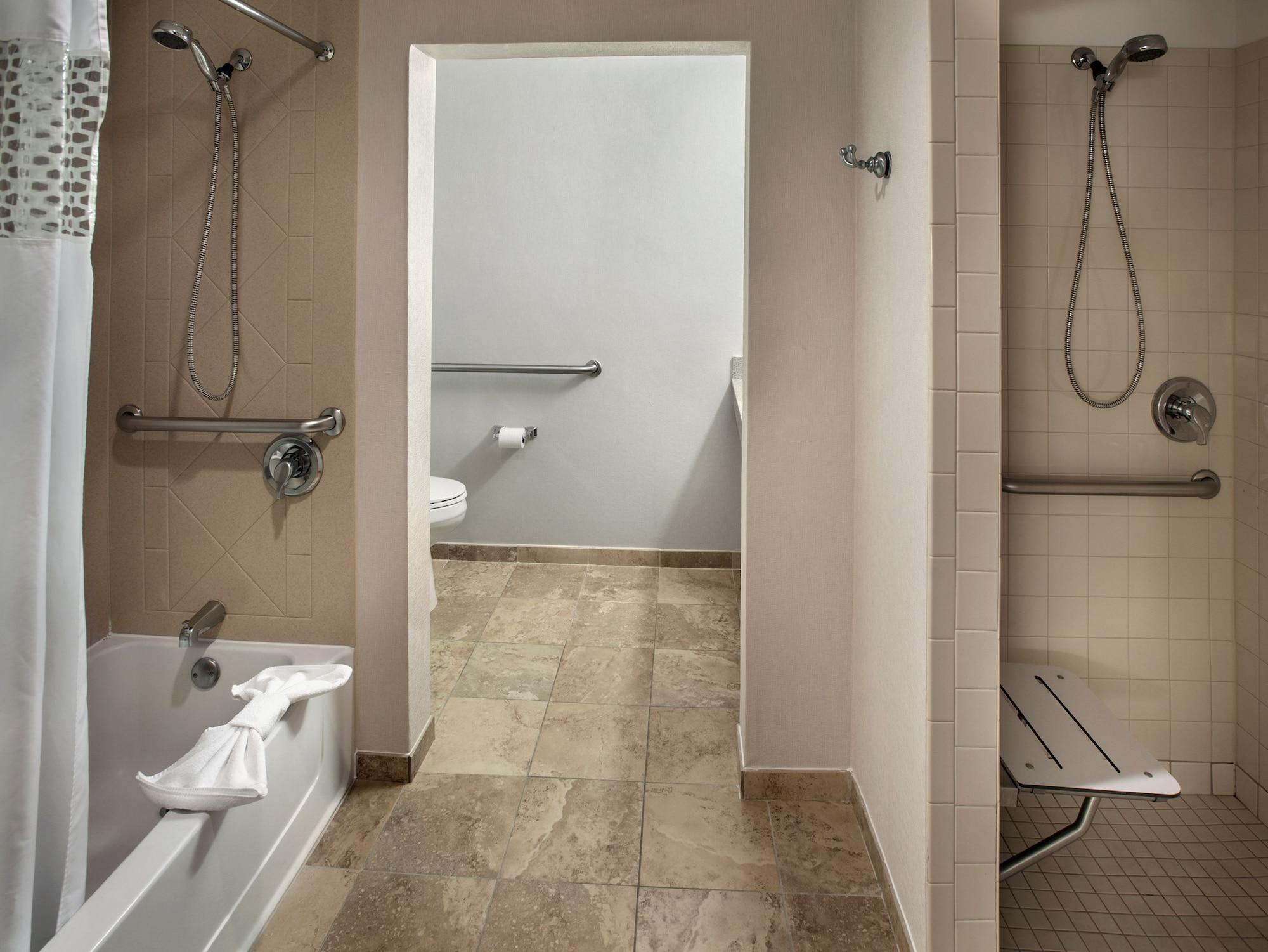 Hampton Inn & Suites Milwaukee Downtown Екстериор снимка