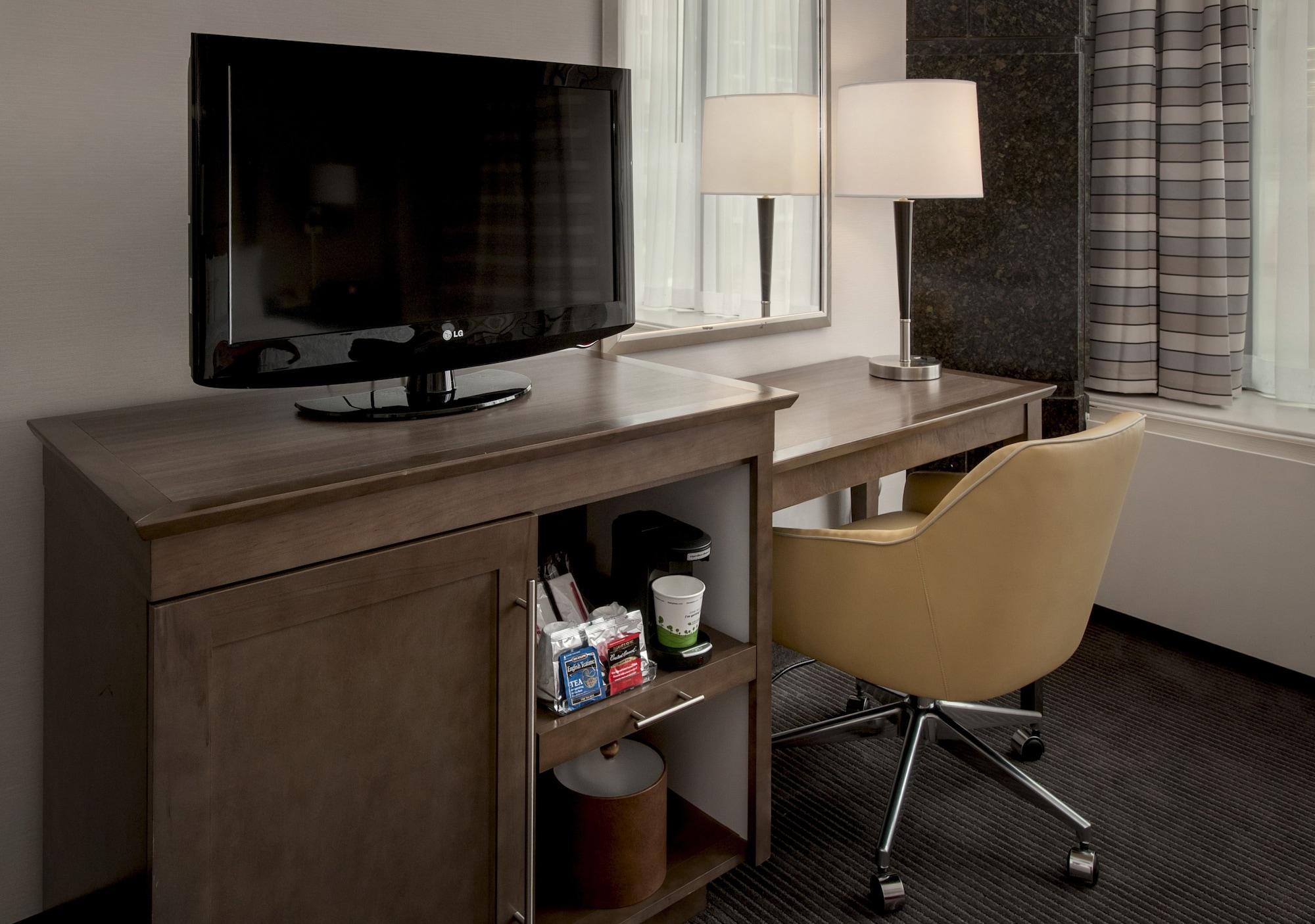Hampton Inn & Suites Milwaukee Downtown Екстериор снимка