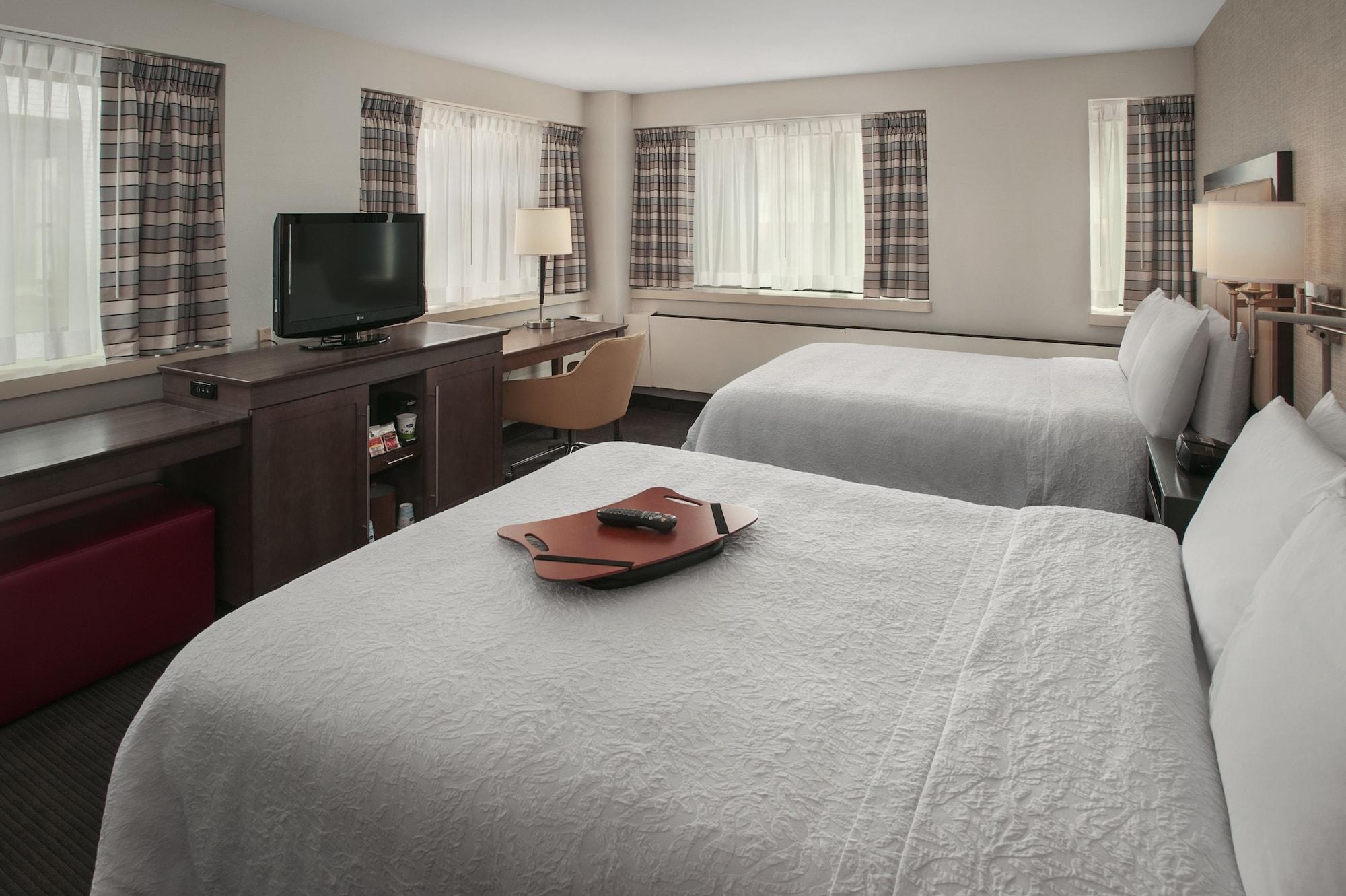 Hampton Inn & Suites Milwaukee Downtown Екстериор снимка