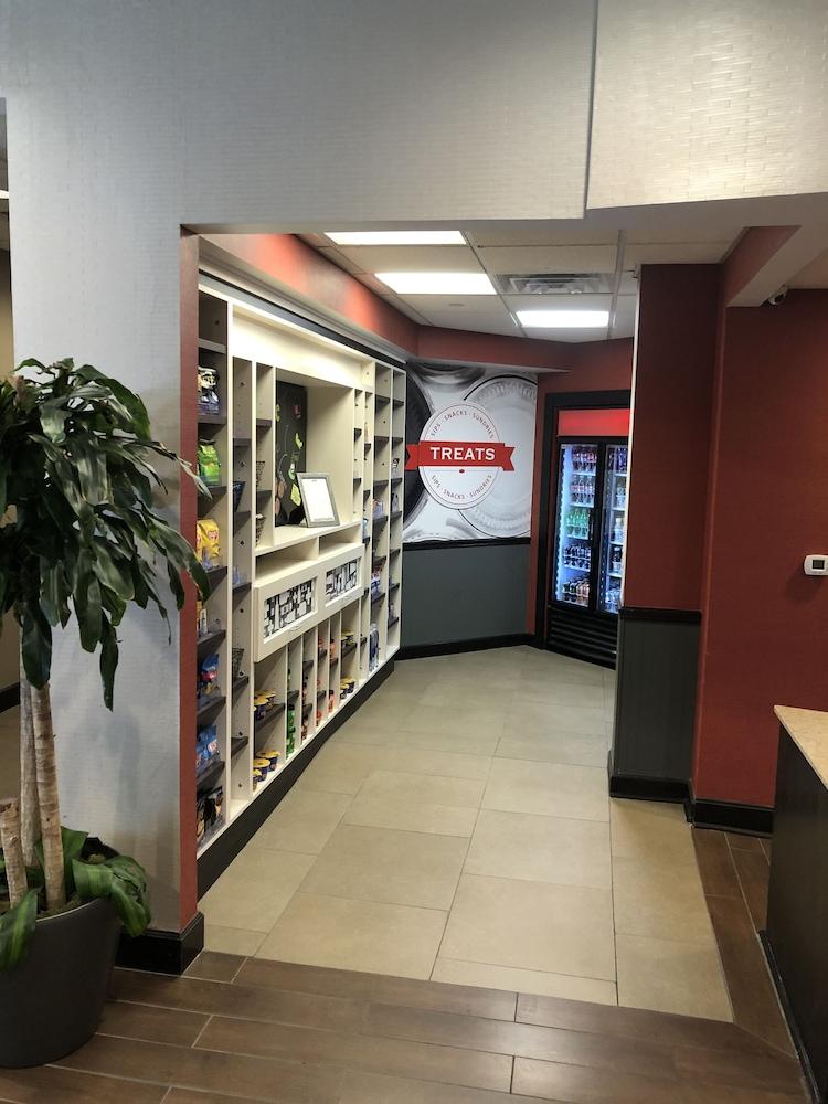 Hampton Inn & Suites Milwaukee Downtown Екстериор снимка