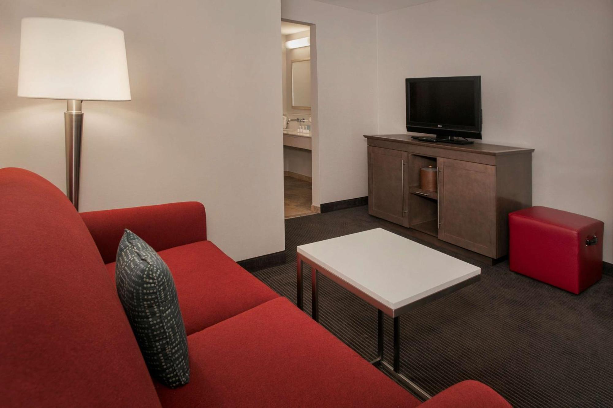 Hampton Inn & Suites Milwaukee Downtown Екстериор снимка