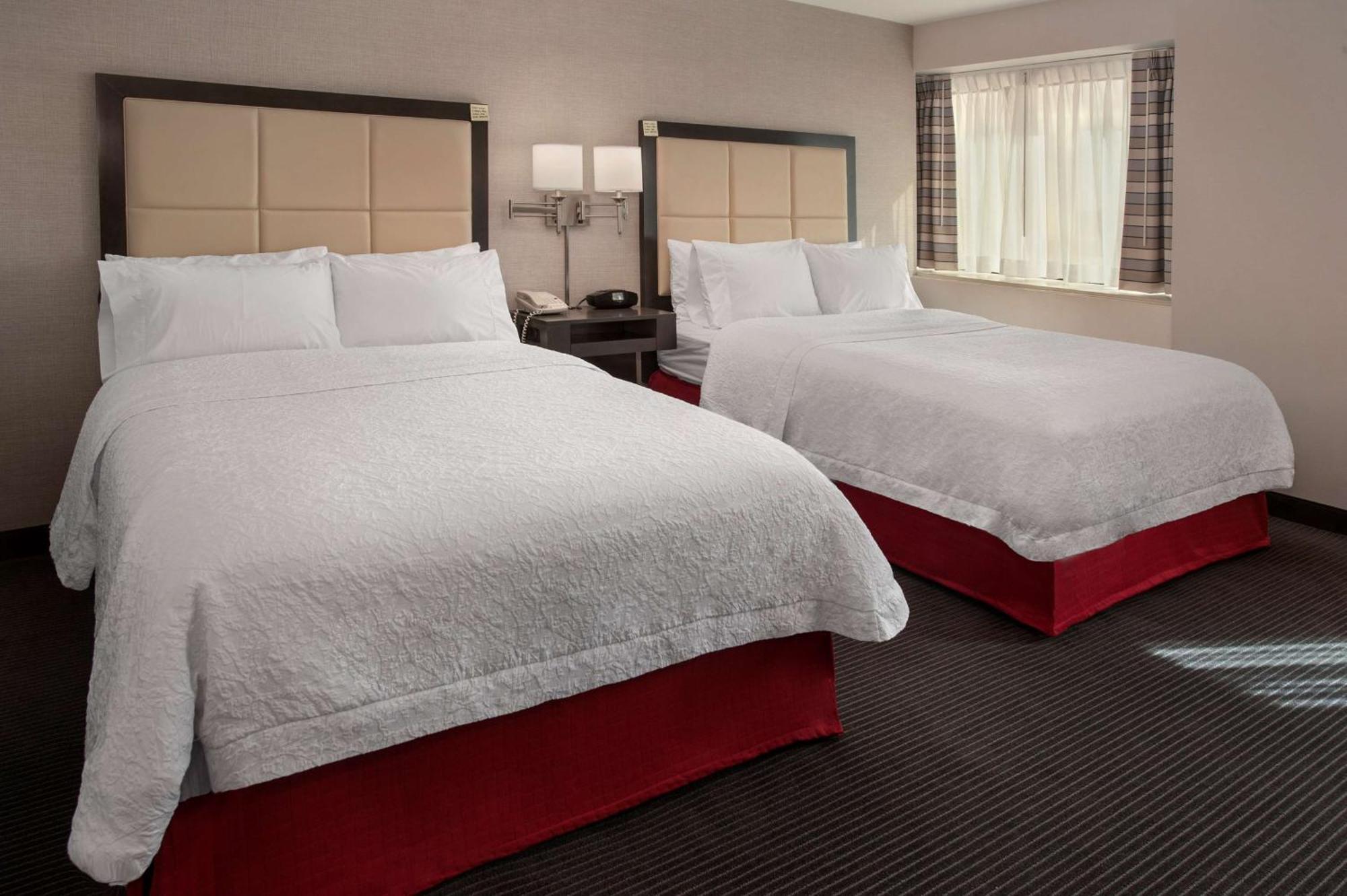 Hampton Inn & Suites Milwaukee Downtown Екстериор снимка