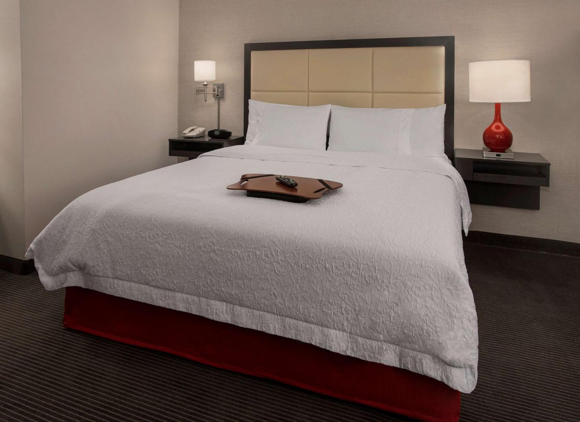 Hampton Inn & Suites Milwaukee Downtown Екстериор снимка