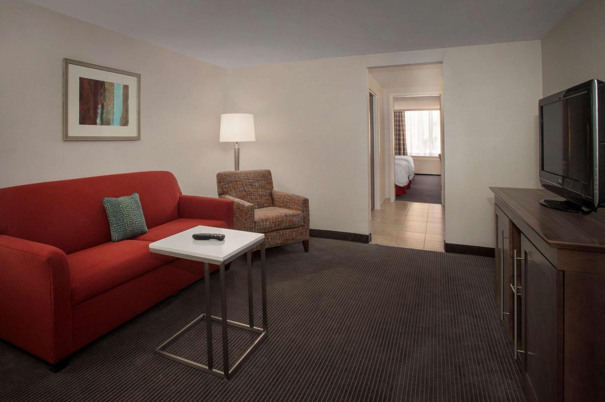 Hampton Inn & Suites Milwaukee Downtown Екстериор снимка