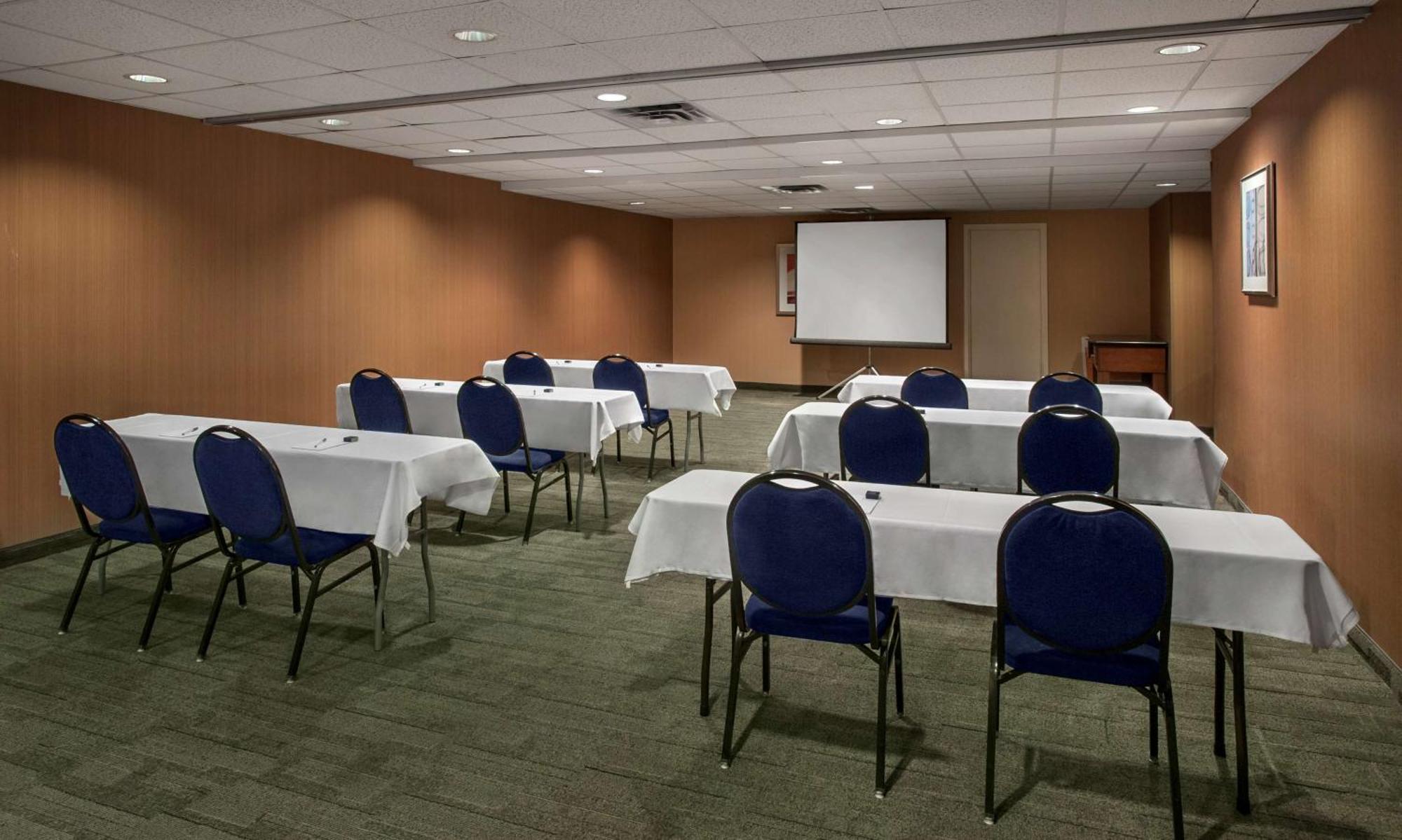 Hampton Inn & Suites Milwaukee Downtown Екстериор снимка