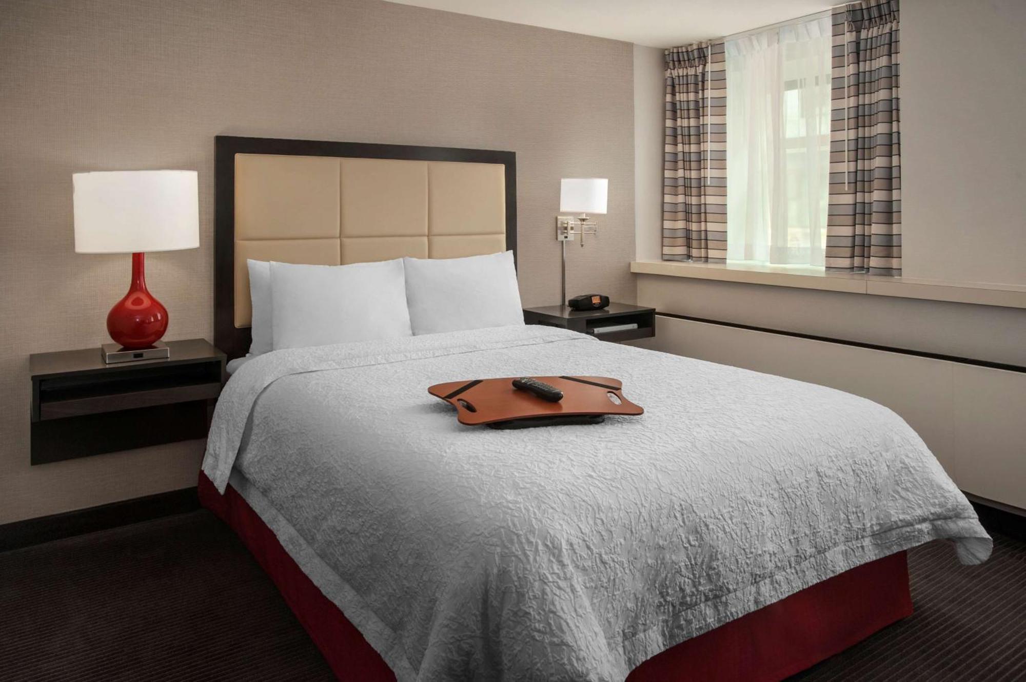 Hampton Inn & Suites Milwaukee Downtown Екстериор снимка