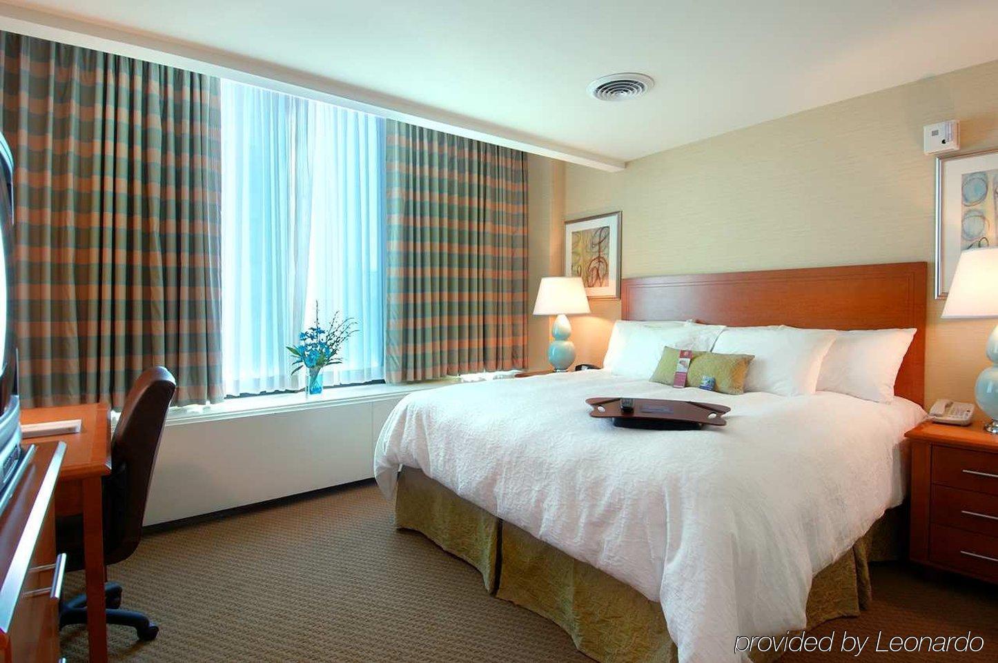 Hampton Inn & Suites Milwaukee Downtown Стая снимка